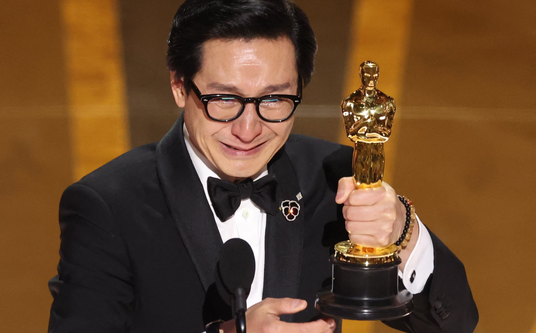 雅思那·米塔马斯:从伊朗到东京电影节最佳男演员的传奇之路